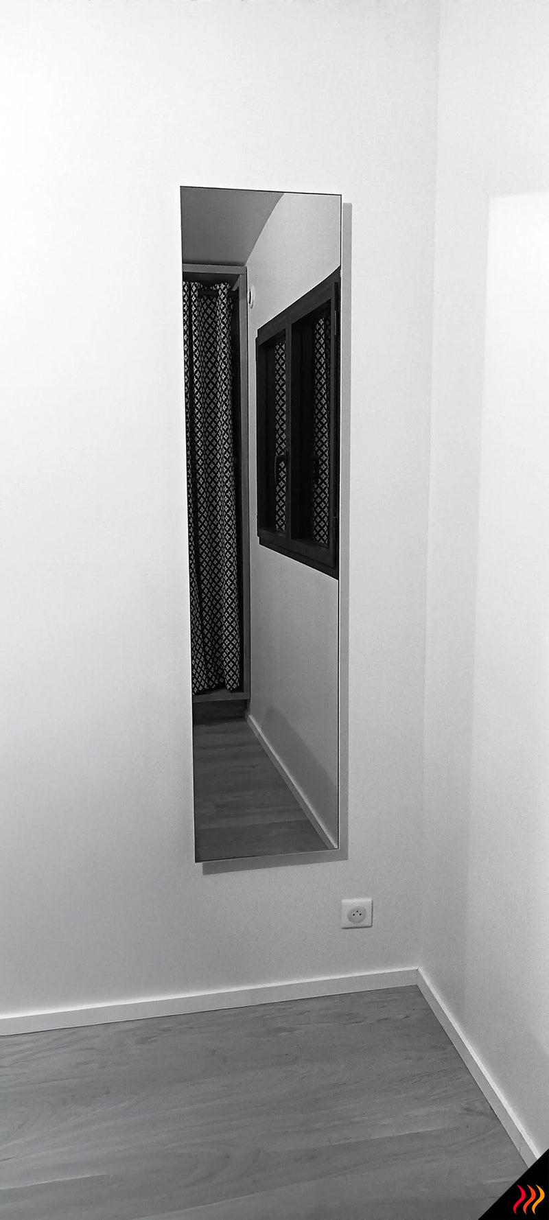Radiateur électrique Miroir Chauffant Vertical 710W – 40 cm x 170 cm x 2 cm – CI-MIRROR-018